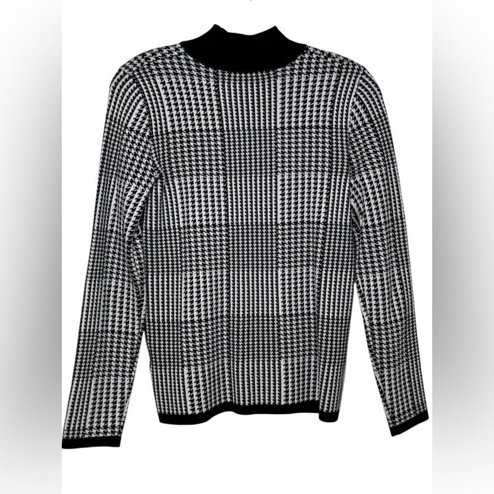 T Tahari Black & White Houndstooth Mock Neck Knit Sweater Small - Picture 2 of 5
